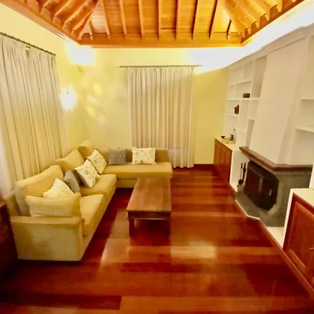 Luxury House De Villa *